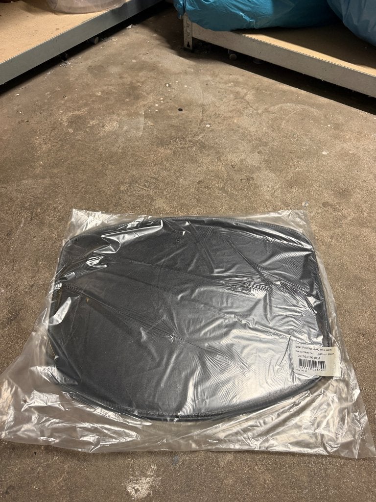 14 leren HAY Seat Pads + 16 vilten HEY-SIGN pads, Huis en Inrichting, Ophalen, Zwart, Nieuw, Vijf, Zes of meer stoelen