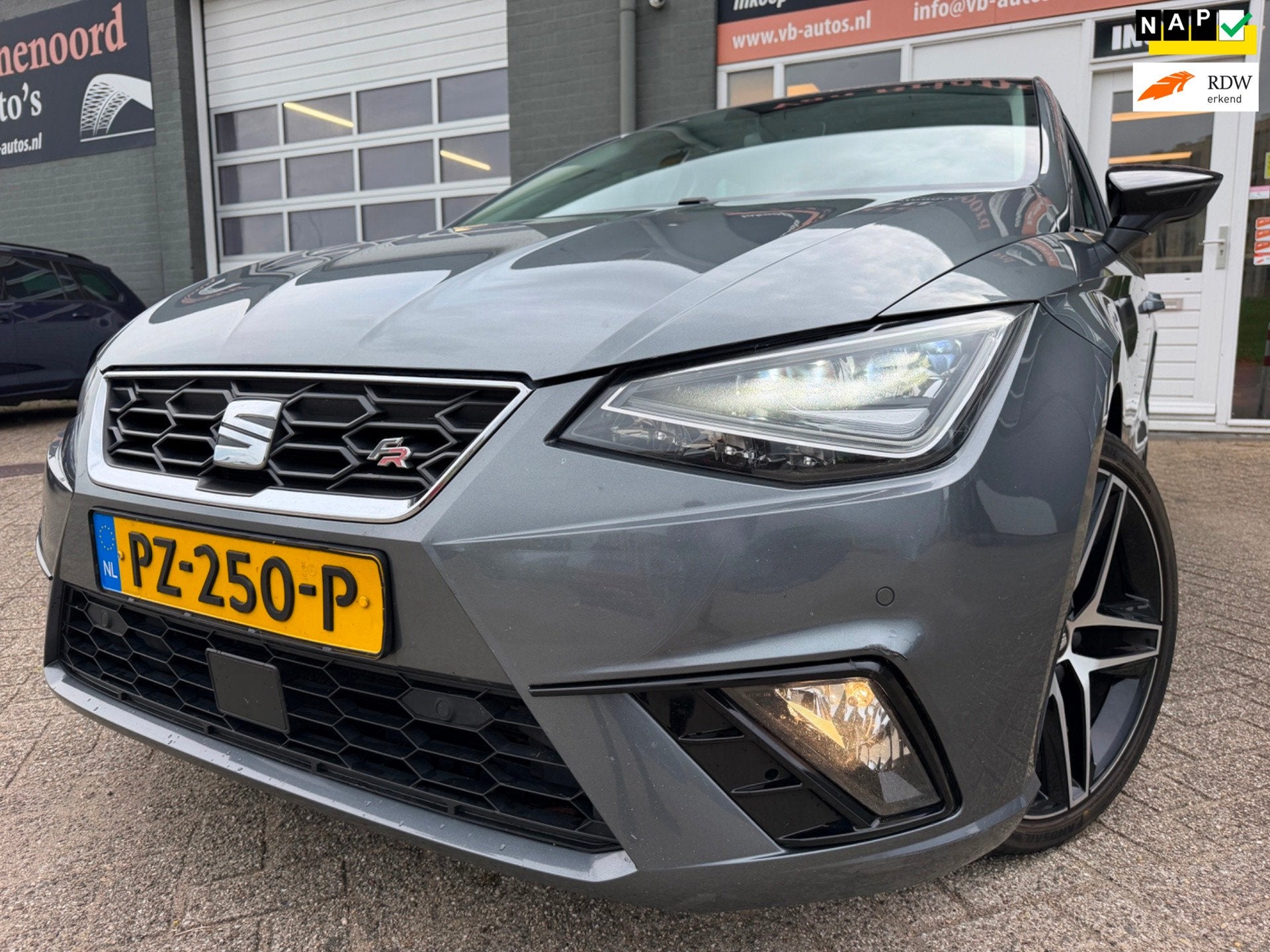 Seat Ibiza 1.0 TSI FR Business Intense parkeersensoren / cam, 21 km/l, Stof, Parkeersensor, Ibiza