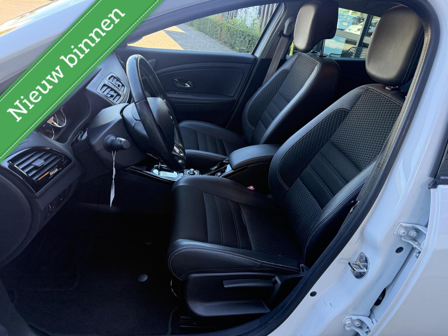 Renault Megane 1.2 TCe Bose AUTOMAAT CAMERA/TH/ECC *ALL-IN P, Auto's, Gebruikt, Zwart, Bedrijf, 1180 kg