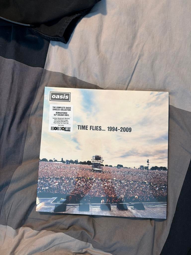 Oasis - Time Flies... 1994-2009 (Record Store Day), 12 inch, Boxset, Nieuw in verpakking, Ophalen of Verzenden
