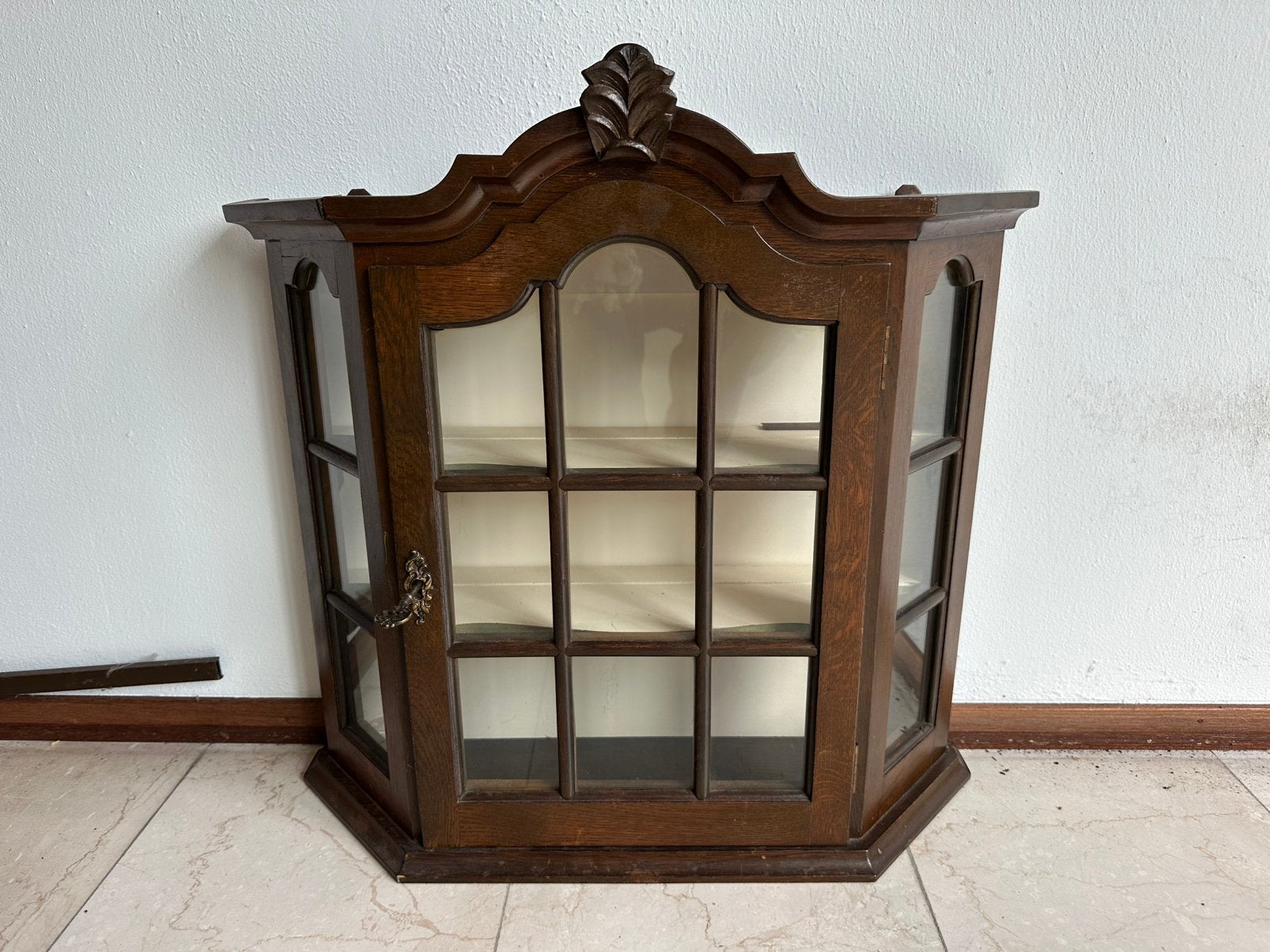 Vitrine kastje voor aan de muur, Ophalen, Gebruikt