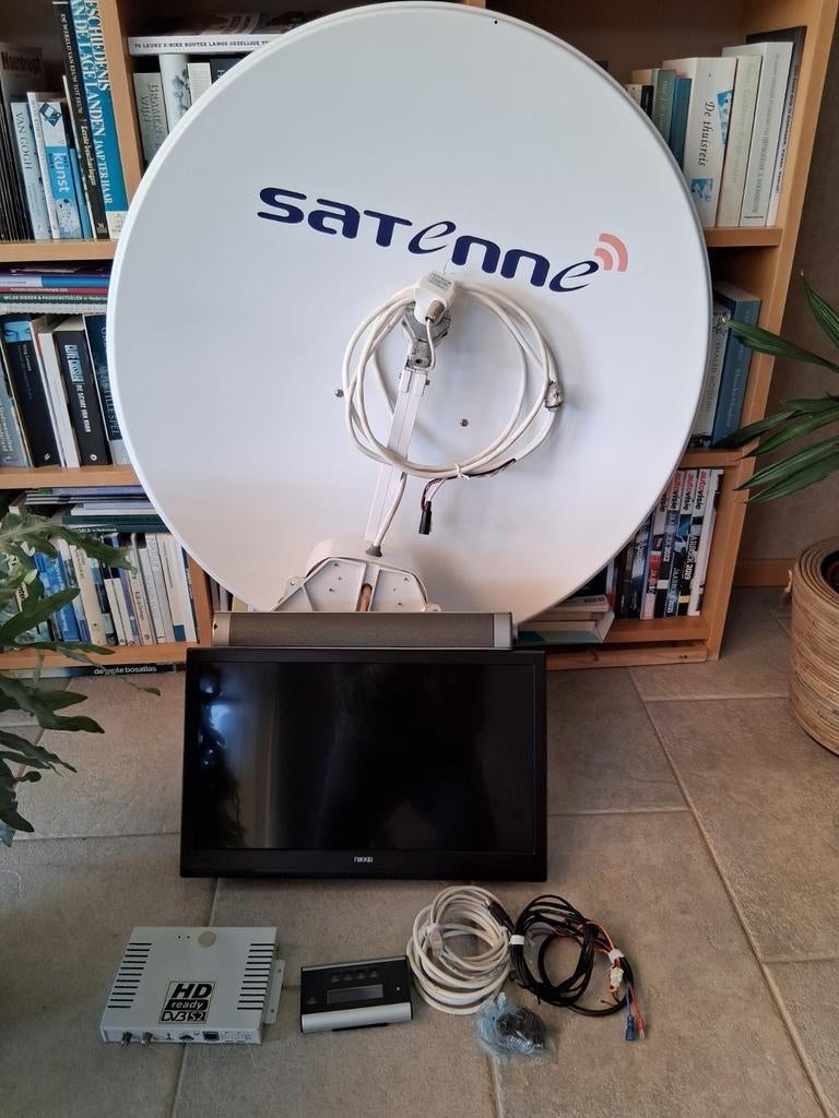 Schotelantenne en tv met wandb. voor camper of caravan., Ophalen of Verzenden, Overige merken