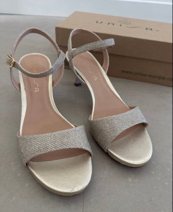 Nieuwe Unisa Sandalen Maat 41 - Zilver Glitter met Hakje, Overige kleuren, Nieuw, Sandalen of Muiltjes, Ophalen of Verzenden