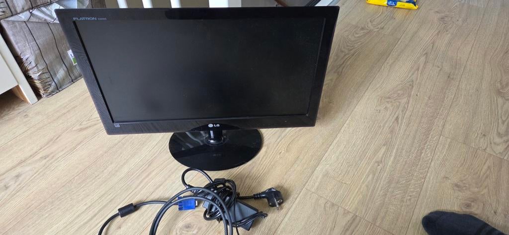 LG Flatron E2240S met kabels, Gebruikt, IPS, HDMI, Ophalen of Verzenden