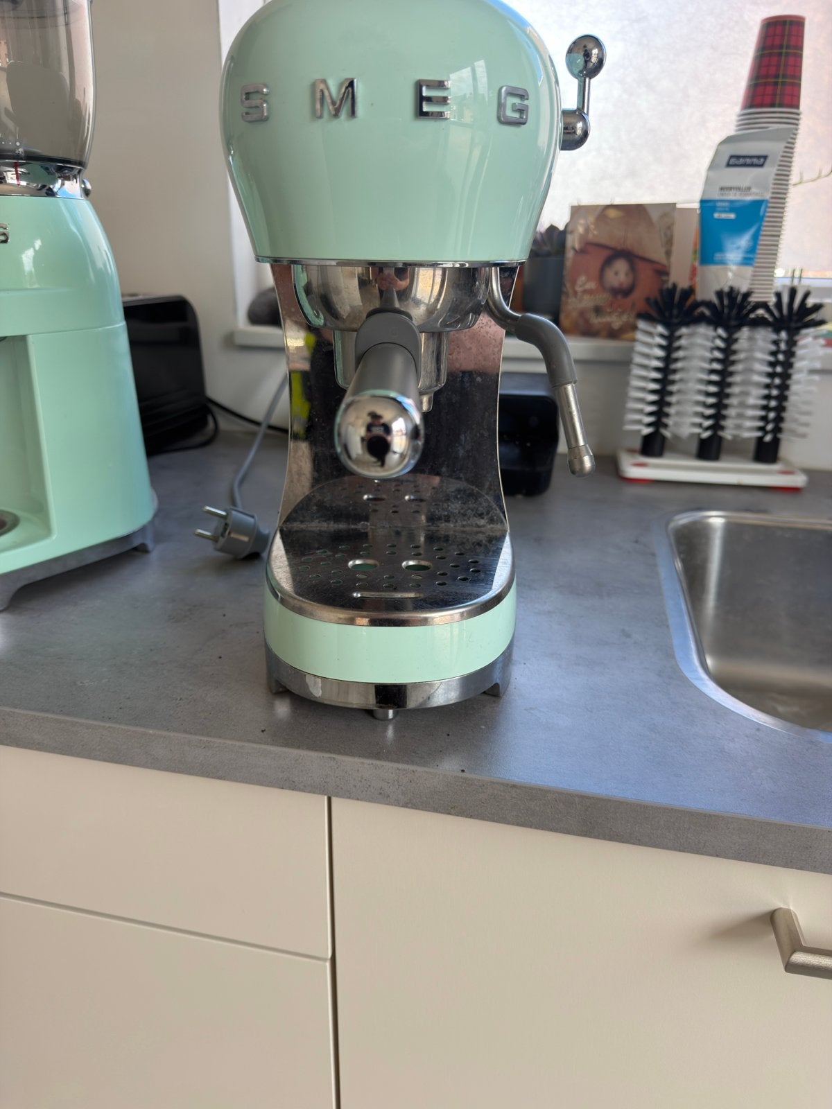 Smeg Espressomachine en Koffiemolen Set met koffie bonen, Witgoed en Apparatuur, Koffiezetapparaten, Ophalen, Gebruikt, Espresso apparaat