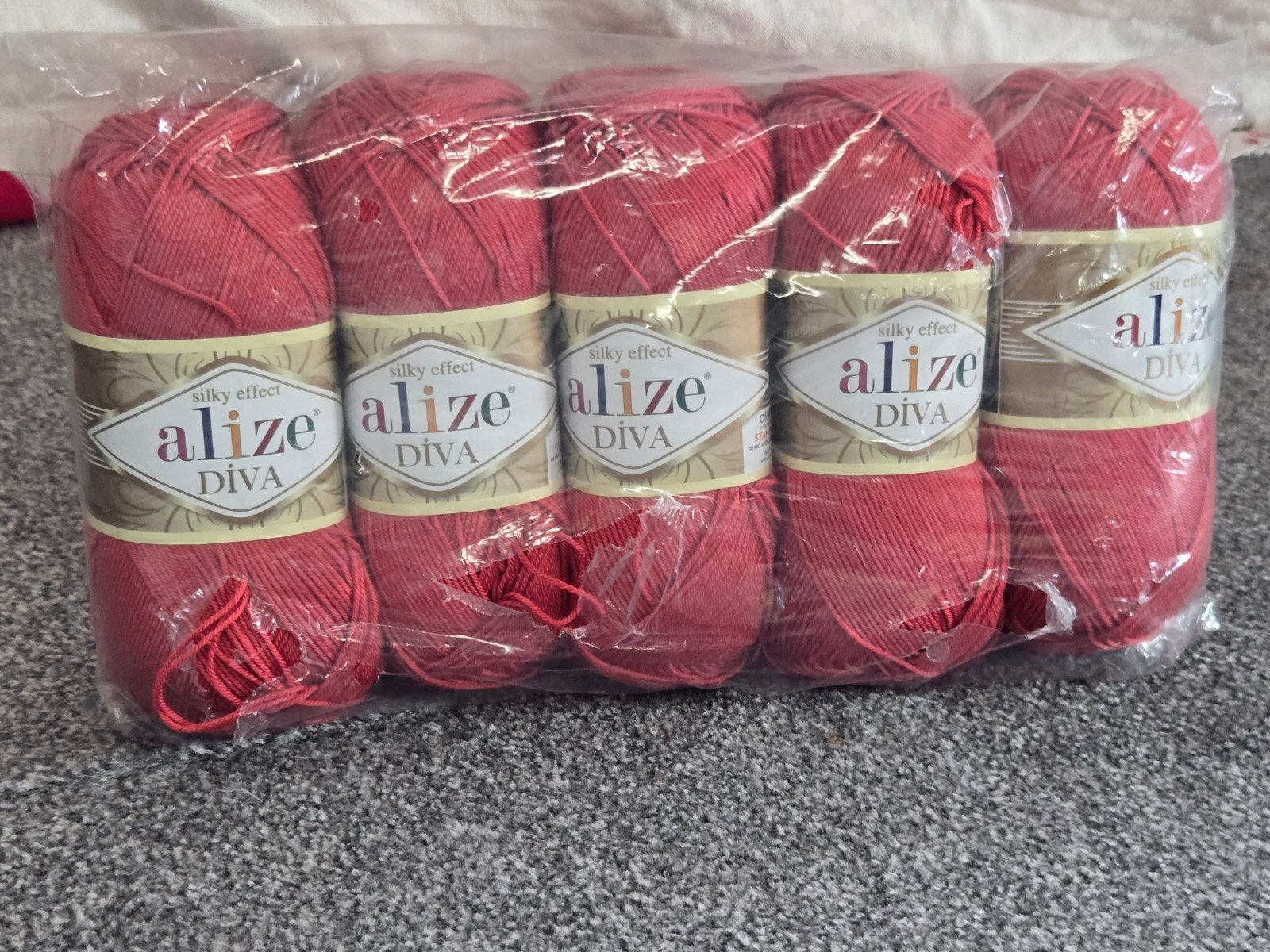 5 bollen Alize Diva Silky Effect garen - nieuw, Ophalen of Verzenden, Nieuw, Breien of Haken, Wol of Garen