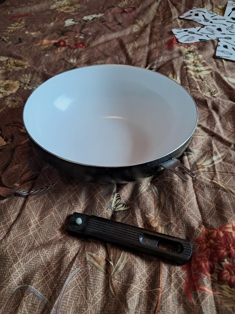 Handige camping wokpan met afneembaar handvat, Ophalen, Gebruikt
