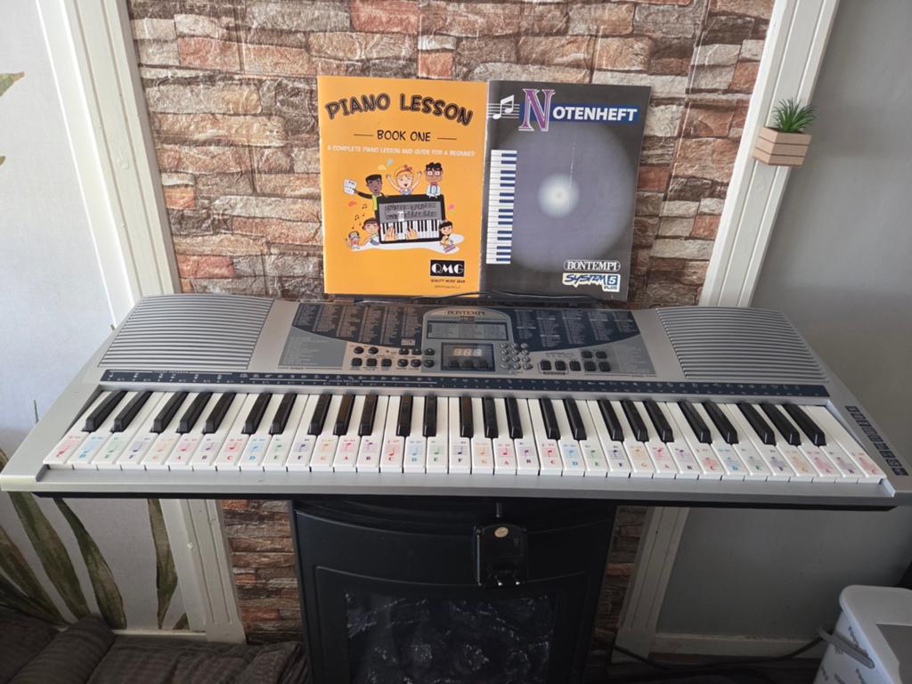 Bontempi Keyboard met lesboeken - Perfecte staat!, Muziek en Instrumenten, 61 toetsen, Midi-aansluiting, Zo goed als nieuw, Ophalen