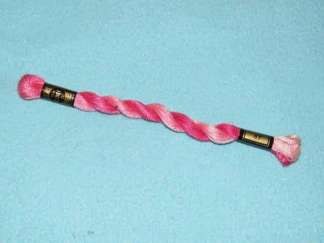 DMC coton perlé 5 kleur 48 roze gemeleerd 25 meter NIEUW, Ophalen of Verzenden, Nieuw, Handborduren, Borduurgaren of Zijde
