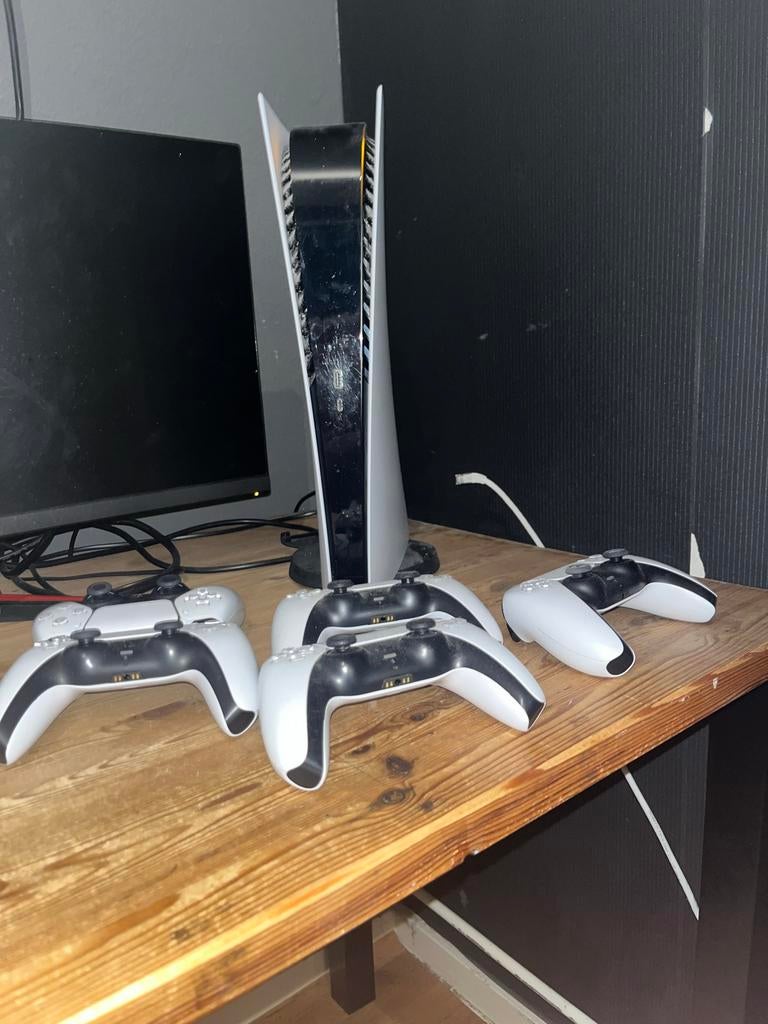 PS5 Digital Edition + 5 DualSense controllers, Spelcomputers en Games, Spelcomputers | Sony PlayStation 5, Ophalen, Zo goed als nieuw