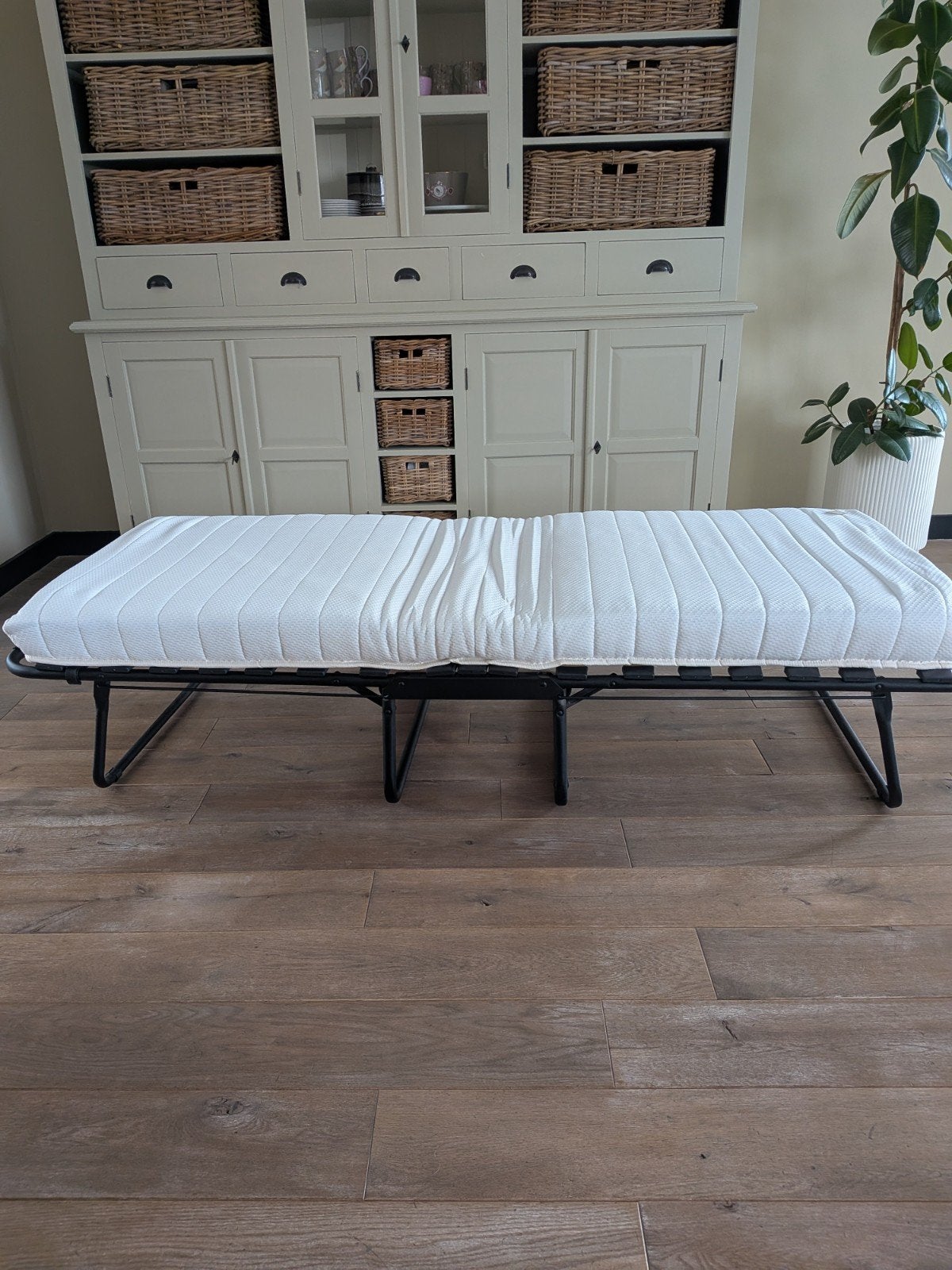 Als nieuw logeerbed ILSKOV 80x193 wit/zwart van Jysk, Ophalen, Zo goed als nieuw, Eenpersoons