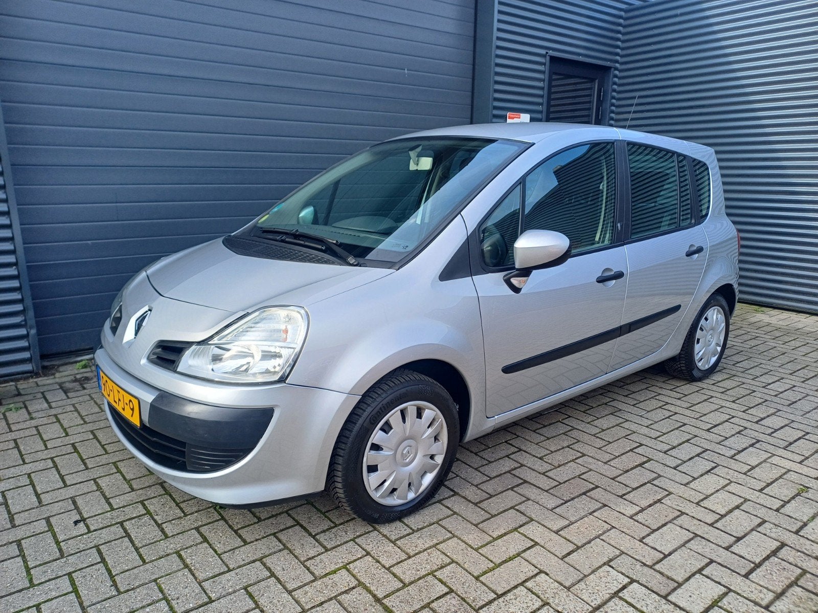 Renault Grand Modus 1.2 TCE 2010 Grijs, Voorwielaandrijving, 4 cilinders, 100 pk, 49 €/maand