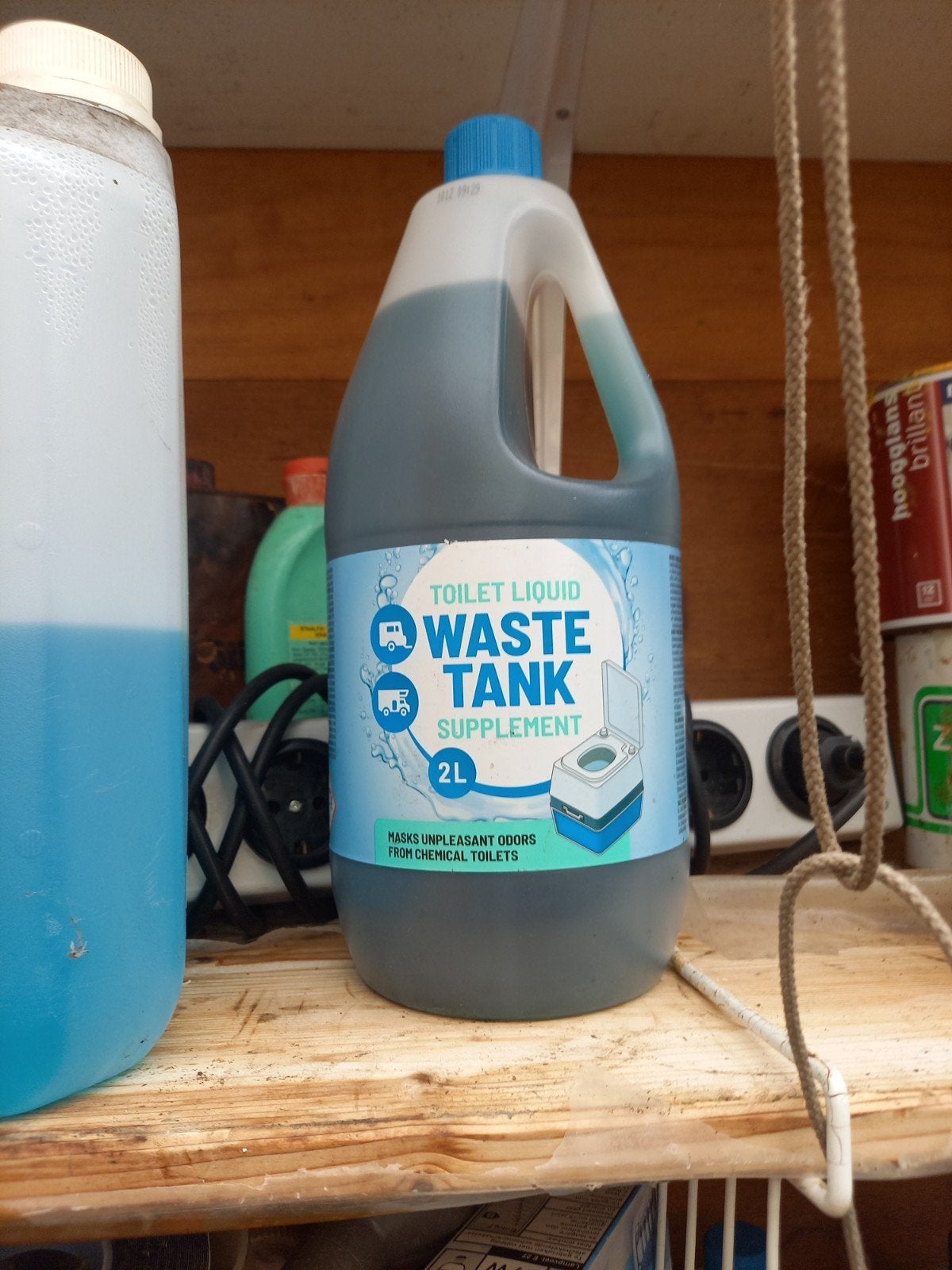 Toiletvloeistof voor camper of caravan toilet, Ophalen