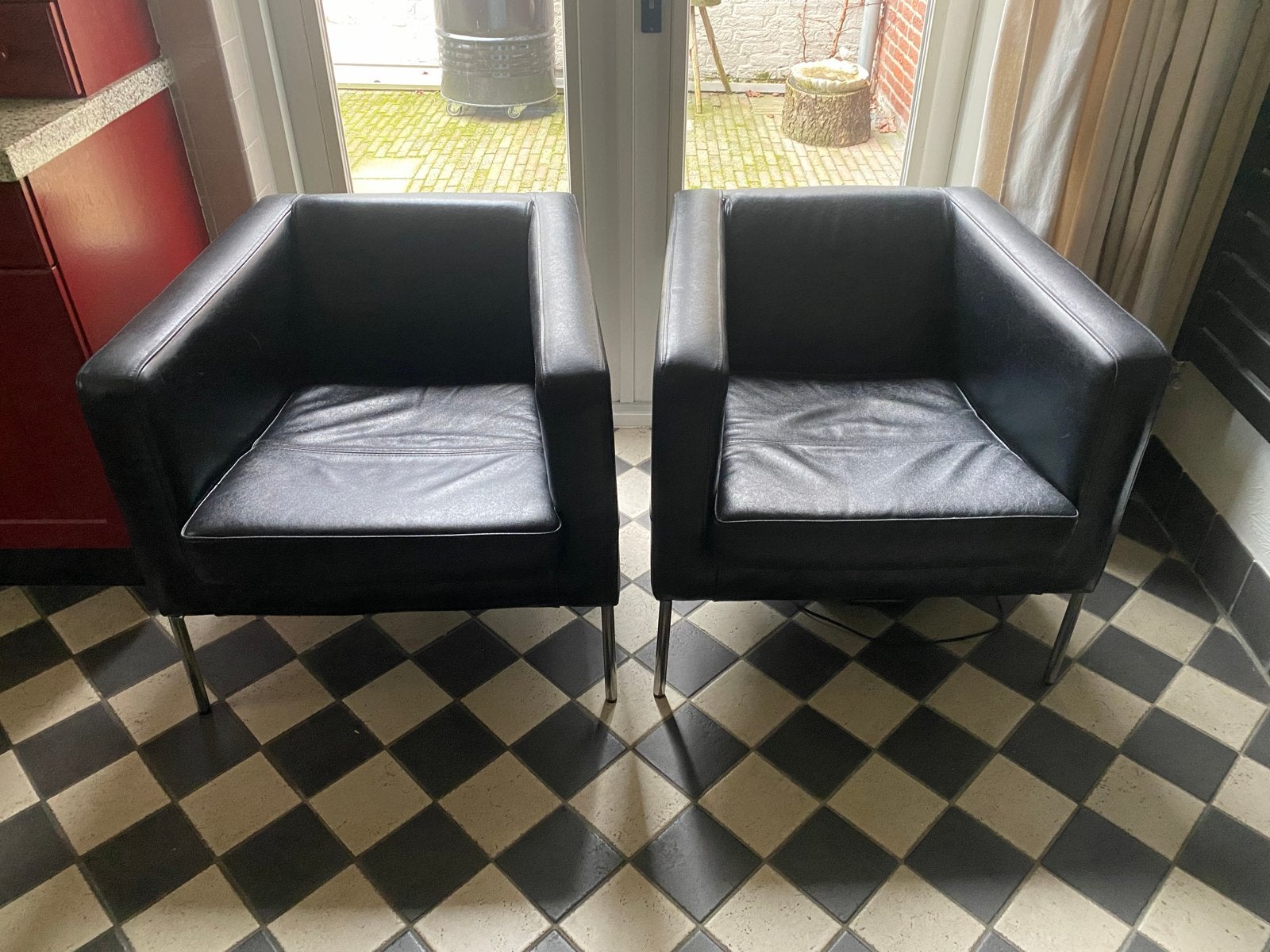 Twee comfortabele zwarte leren fauteuils, Huis en Inrichting, Ophalen, Gebruikt, Twee, Zwart