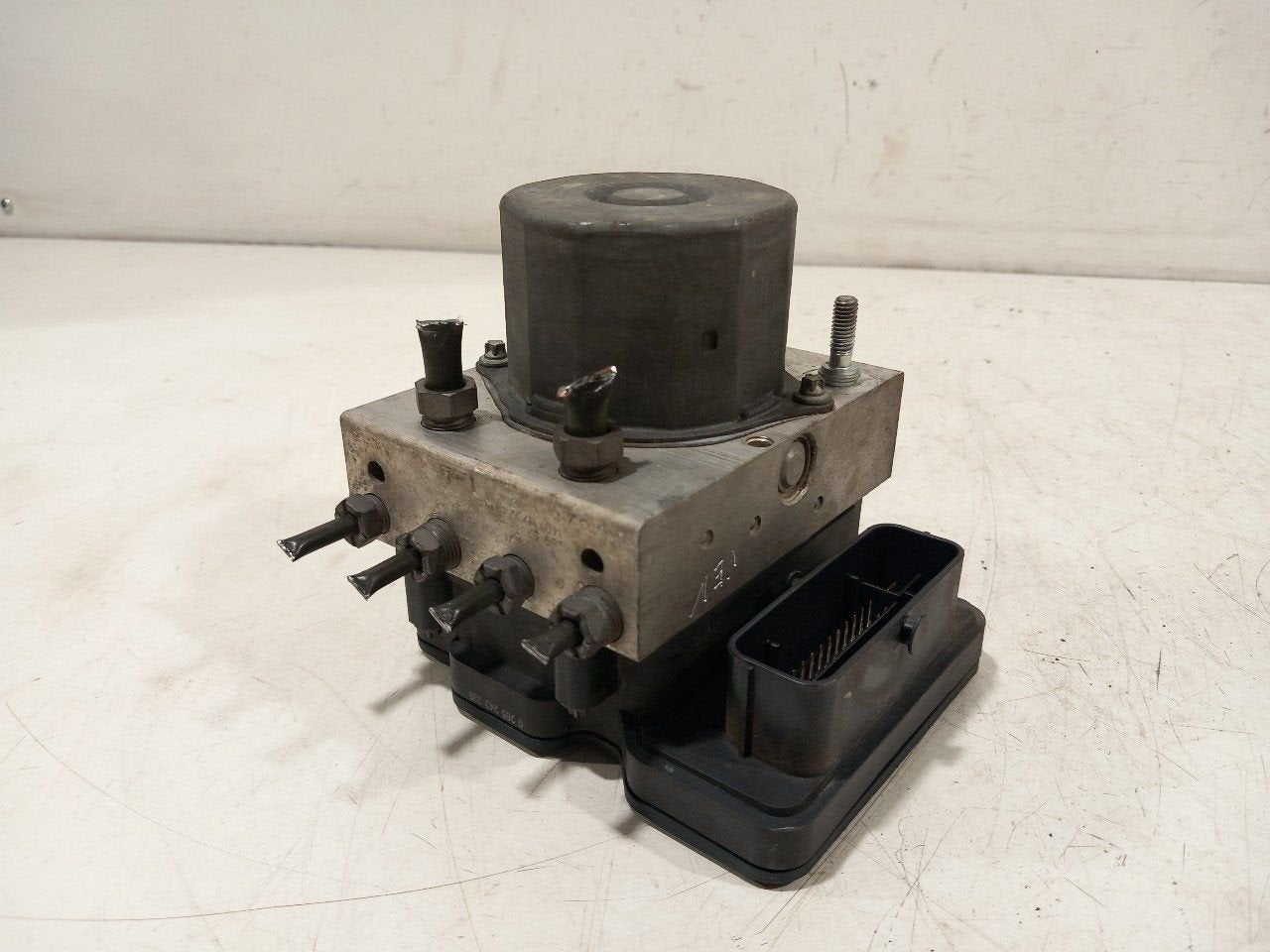 Abs pomp Ford Transit, Onderdelen@venauto.nl, Van der Ven Autorecycling B.V., Gebruikt, Ettenseweg 76, 4706 PB Roosendaal, The Netherlands