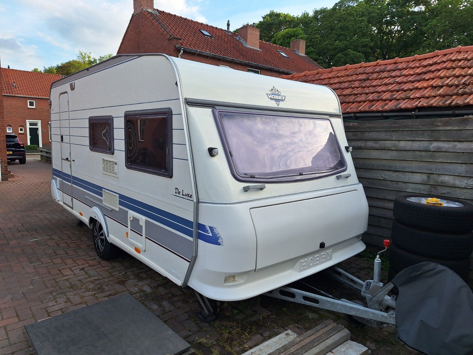 Hobby De Luxe caravan 1998, Caravans en Kamperen, Vast bed, Hobby, Treinzit, Particulier