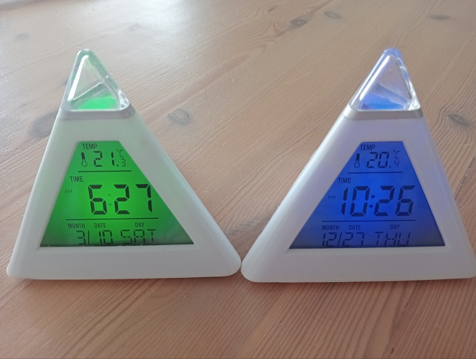 2 klokjes, Met verlichting, Wit, Ophalen of Verzenden, Zo goed als nieuw