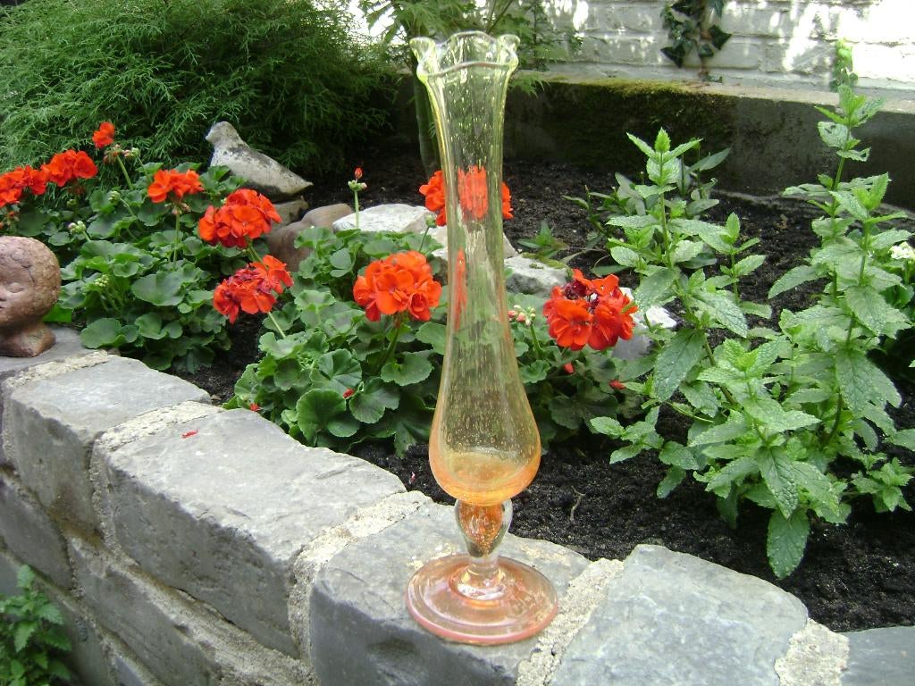 vaas Biot Farinelli glas mondgeblazen rood geel, Ophalen of Verzenden, Minder dan 50 cm, Rood, Glas
