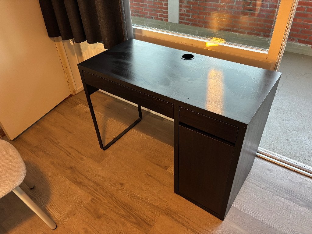 Micke bureau zwartbruin, Huis en Inrichting, Bureaus, Ophalen, 105 cm, Spaanplaat of MDF, 50 cm