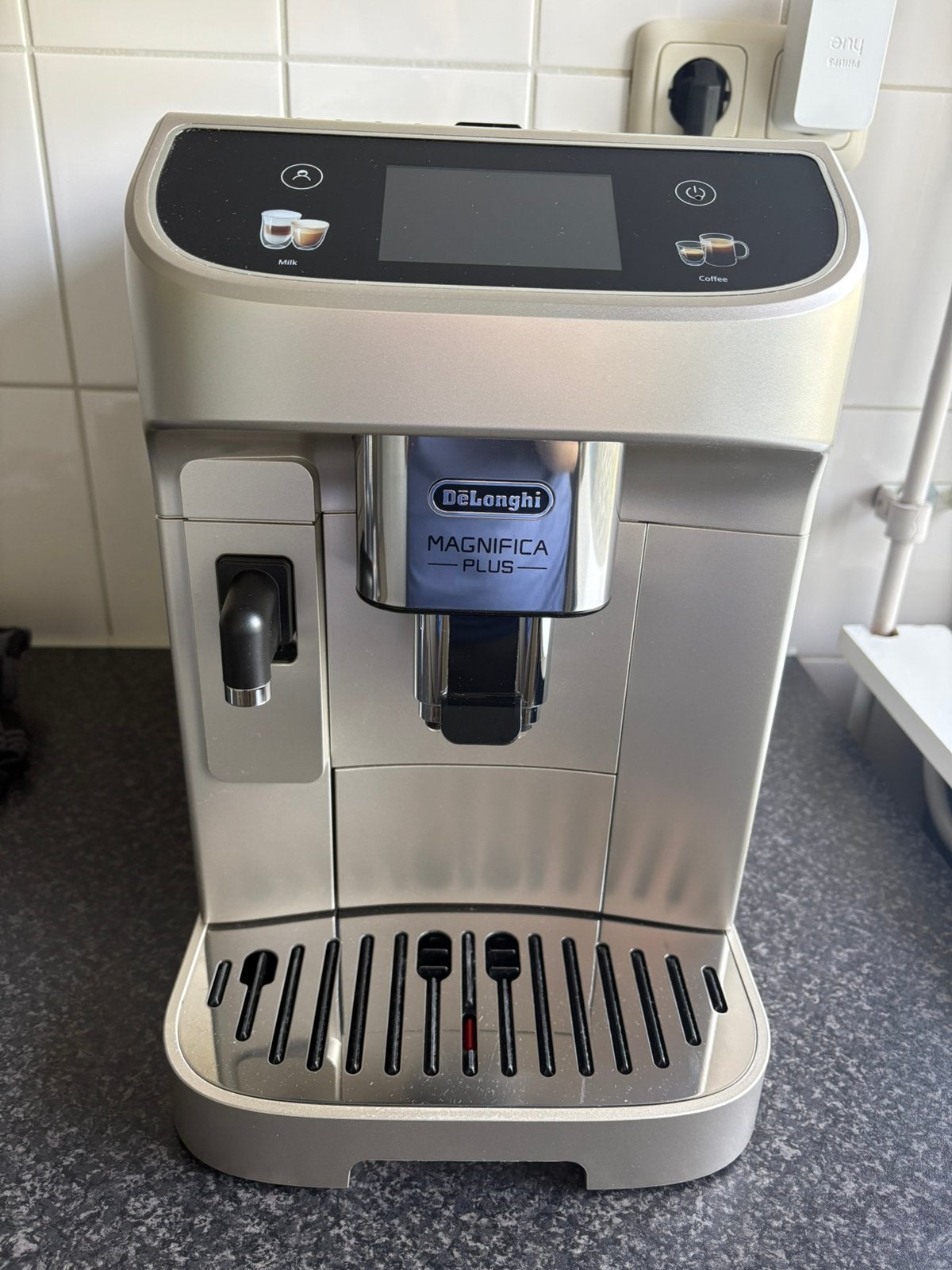 De'Longhi Magnifica Plus, Witgoed en Apparatuur, Koffiezetapparaten, Koffiemachine, Zo goed als nieuw, Afneembaar waterreservoir