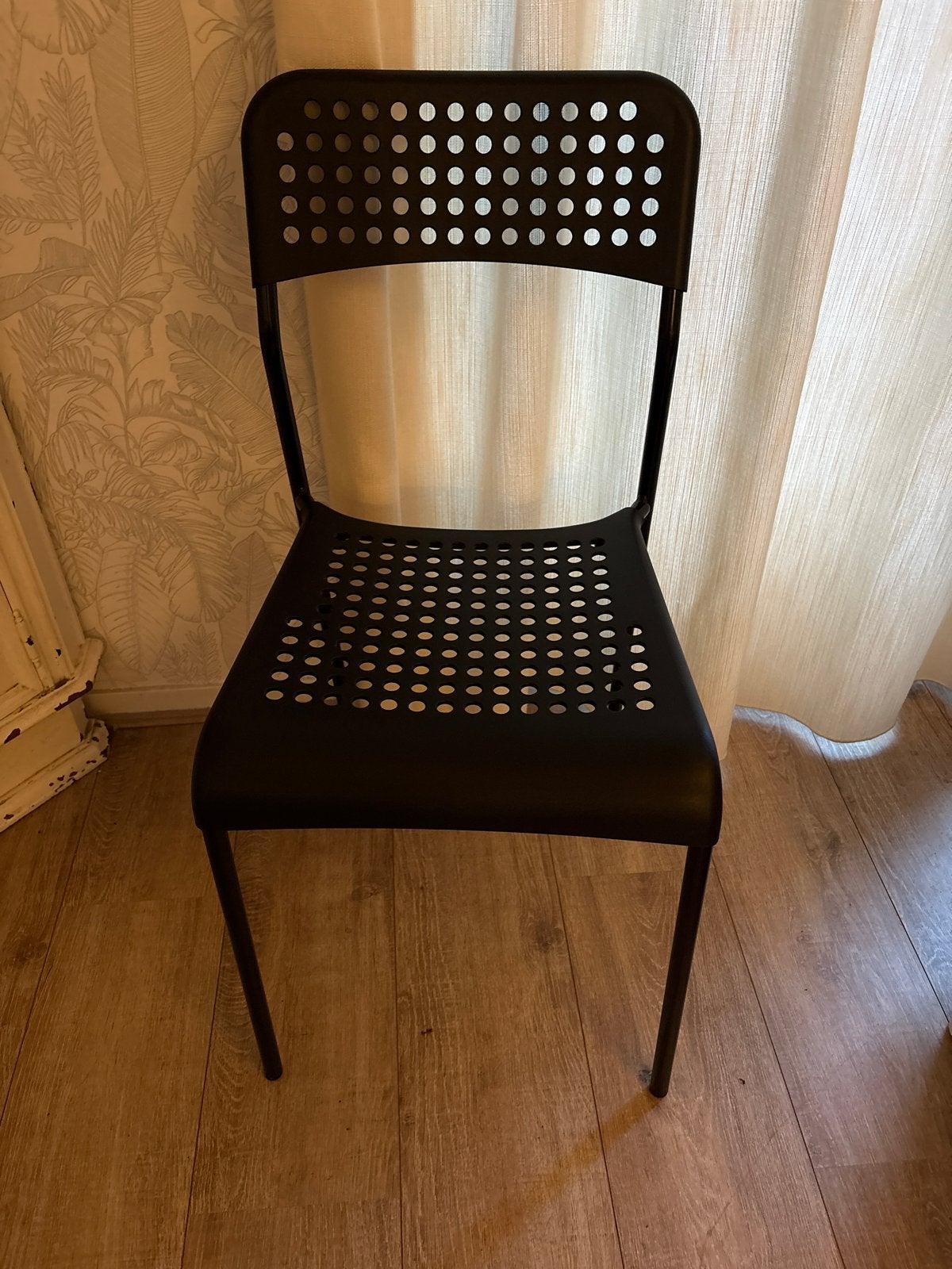 Zwarte IKEA Adde stoel - Gebruikt, Ophalen, Kunststof, Gebruikt, Zwart