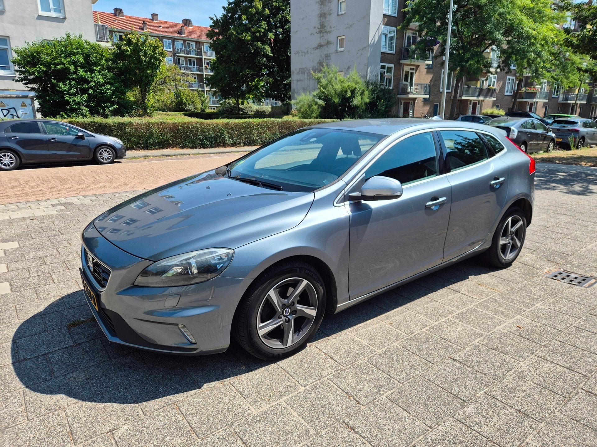 Volvo V40 2.0 D2 R-Design Business, Auto's, Voorwielaandrijving, Gebruikt, Euro 6, 4 cilinders