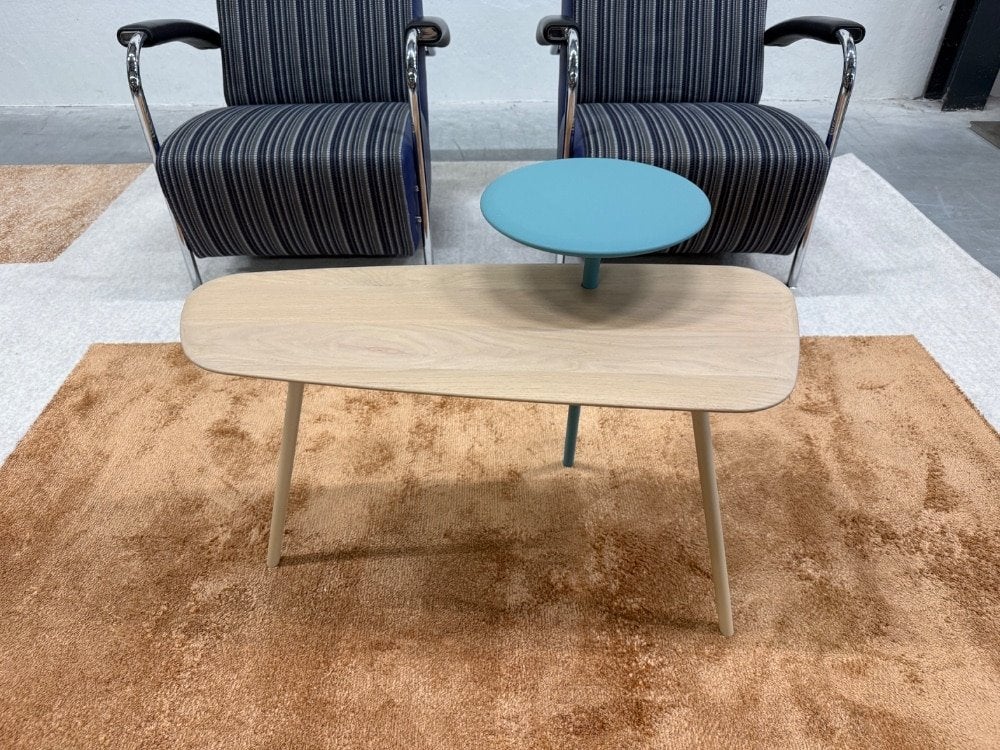 Nieuwstaat Leolux Tilio bijzettafel eiken hout blauw Tafel, 45 tot 60 cm, Leolux, Info@leolux.nl, Ophalen of Verzenden