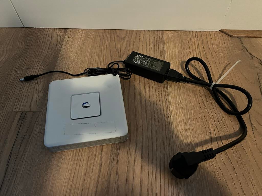 Ubiquiti UniFi Security Gateway (USG) 3P, Computers en Software, Netwerk switches, Gebruikt, Ophalen of Verzenden