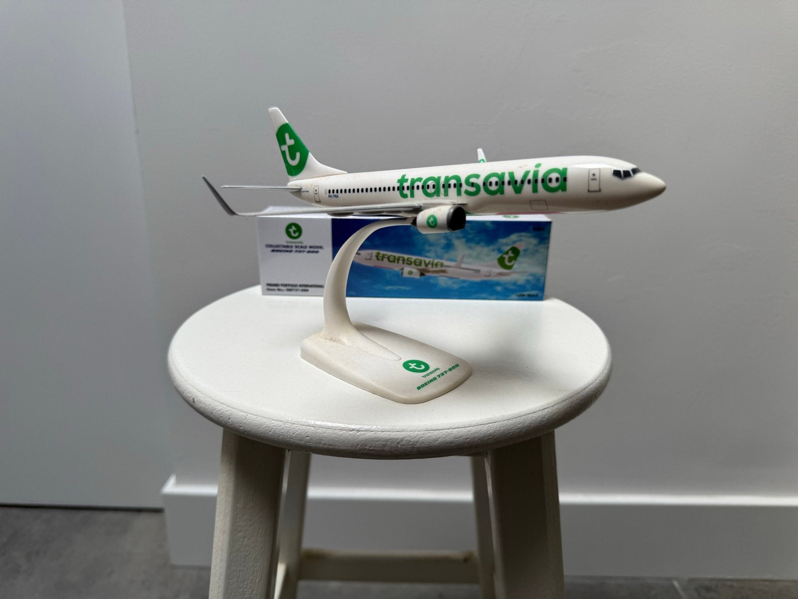 Transavia B737-800 schaal 1:200 met standaard en doos, Ophalen of Verzenden, Zo goed als nieuw
