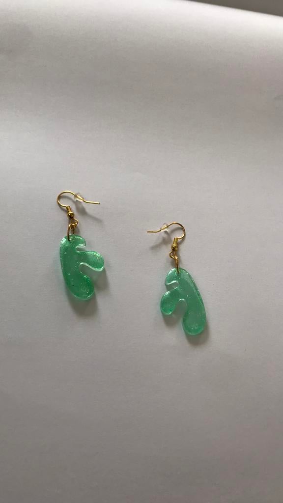 Oorbellen groene vorm, Overige materialen, Hangers, Nieuw, Ophalen of Verzenden