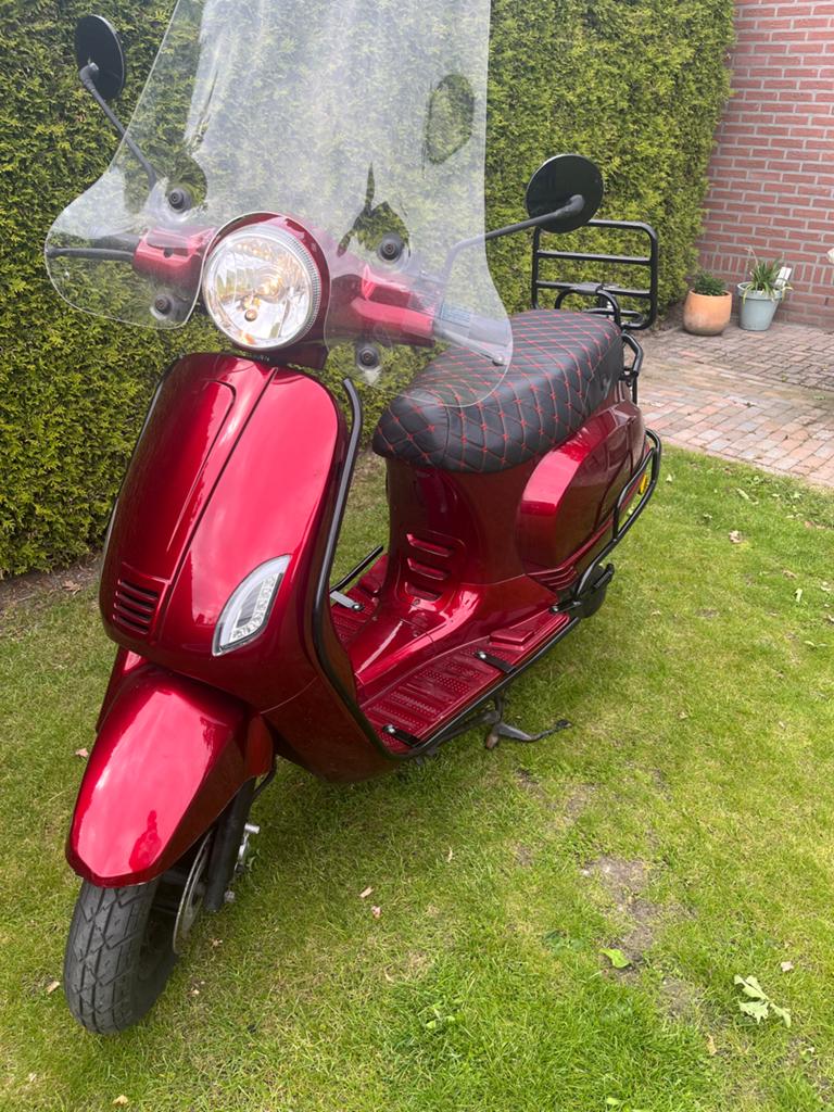 Scooter BTC Riva 35 km/u met Weinig KM en LED Verlichting, Ophalen, Maximaal 45 km/u, Zo goed als nieuw, Benzine