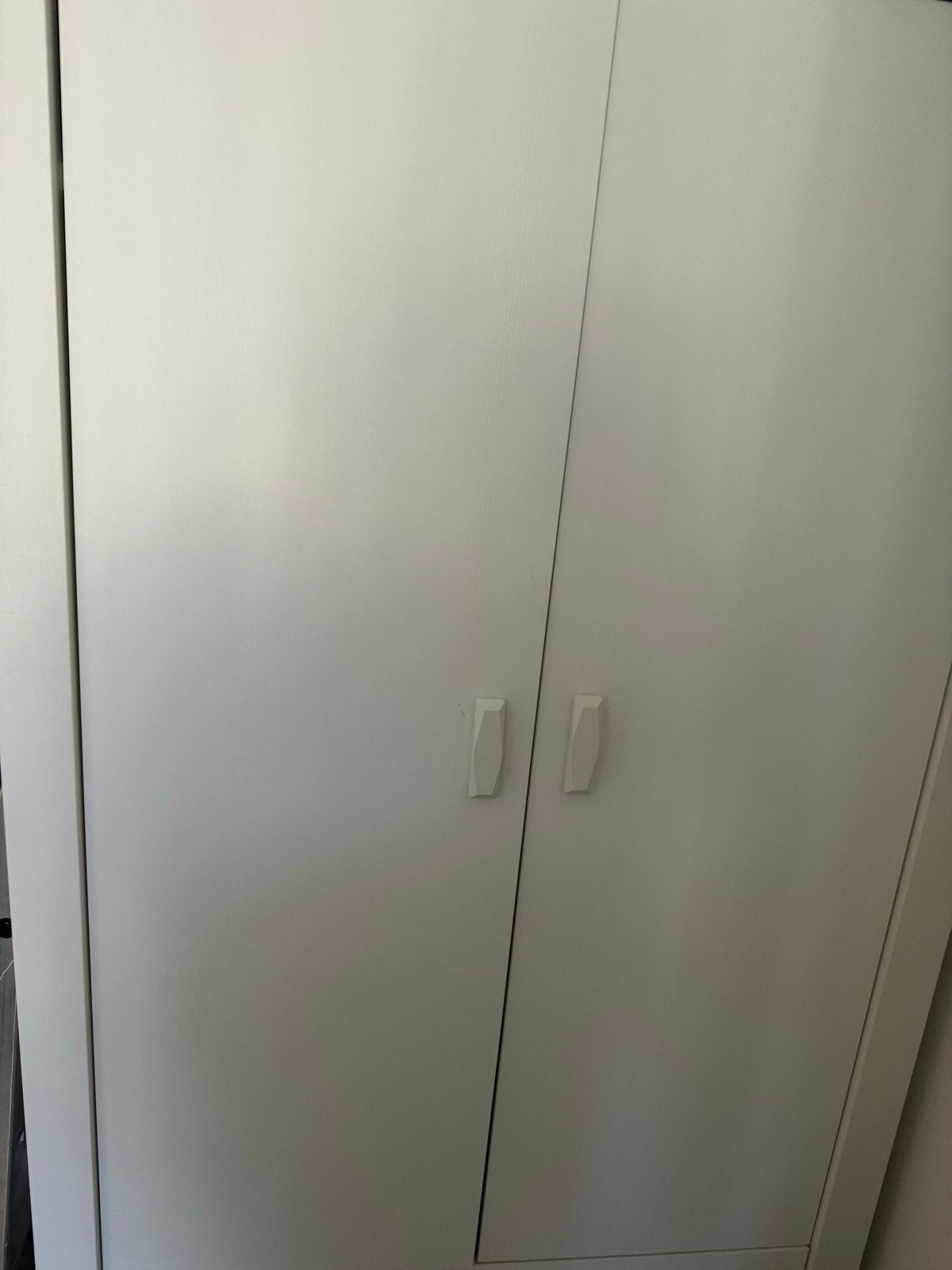 Witte kledingkast met hangruimte en legplank, Ophalen, Overige materialen, Gebruikt, 50 tot 100 cm