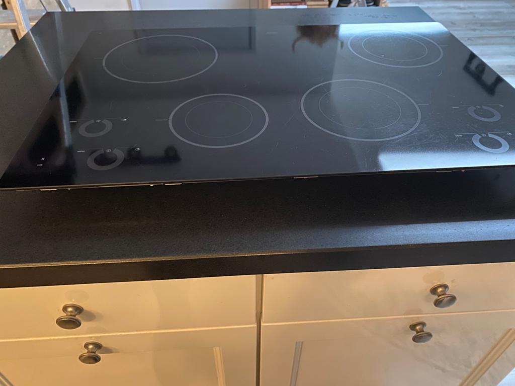 ATAG inductie kookplaat met lichte beschadiging, Witgoed en Apparatuur, Kookplaten, Gebruikt, Inbouw, Inductie, 4 kookzones, Ophalen