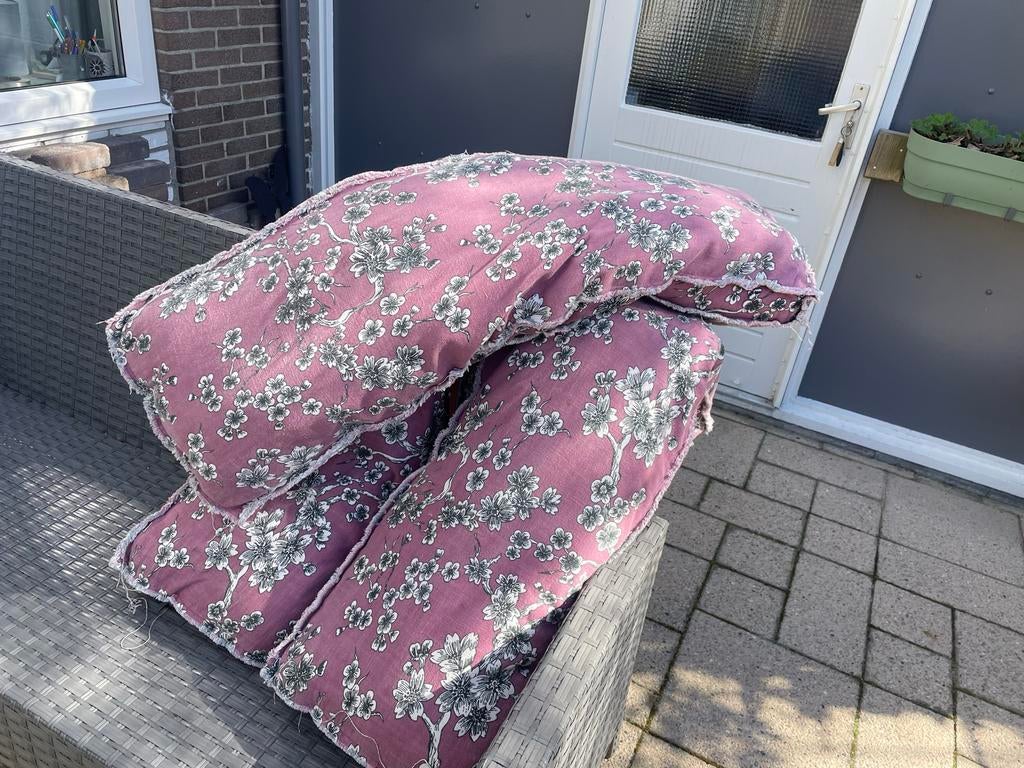 3 x rug sierkussens, tuin,huisje,overkapping, mancave,louche, Ophalen of Verzenden, Gebruikt, Roze, Rechthoekig