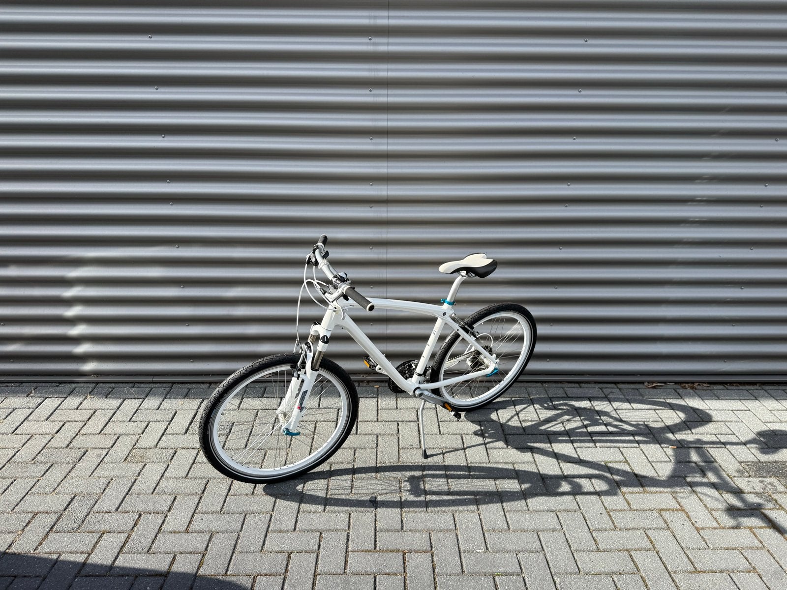 BMW Cruise Bike - Witte Stadsfiets met Shimano Alivio, Ophalen, Zo goed als nieuw, Overige merken