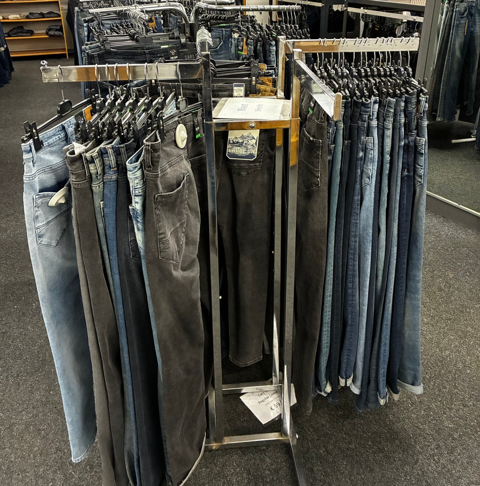 Winkelinrichting kleding, Ophalen