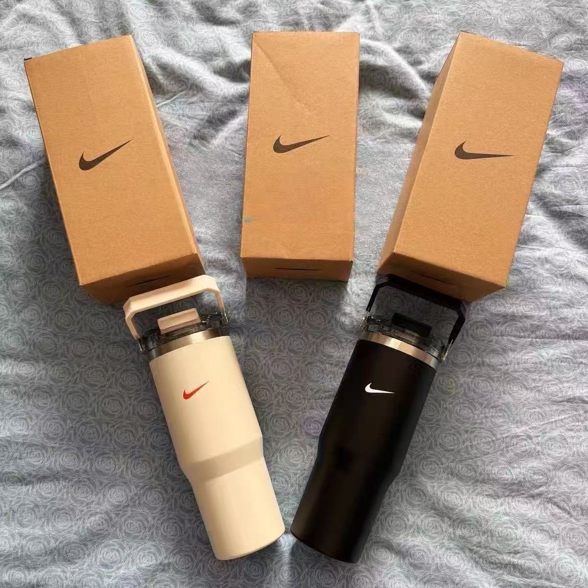 Nike Thermosfles - Wit/Zwart - Nieuw in doos, Overige typen, Nieuw, Ophalen of Verzenden, Metaal