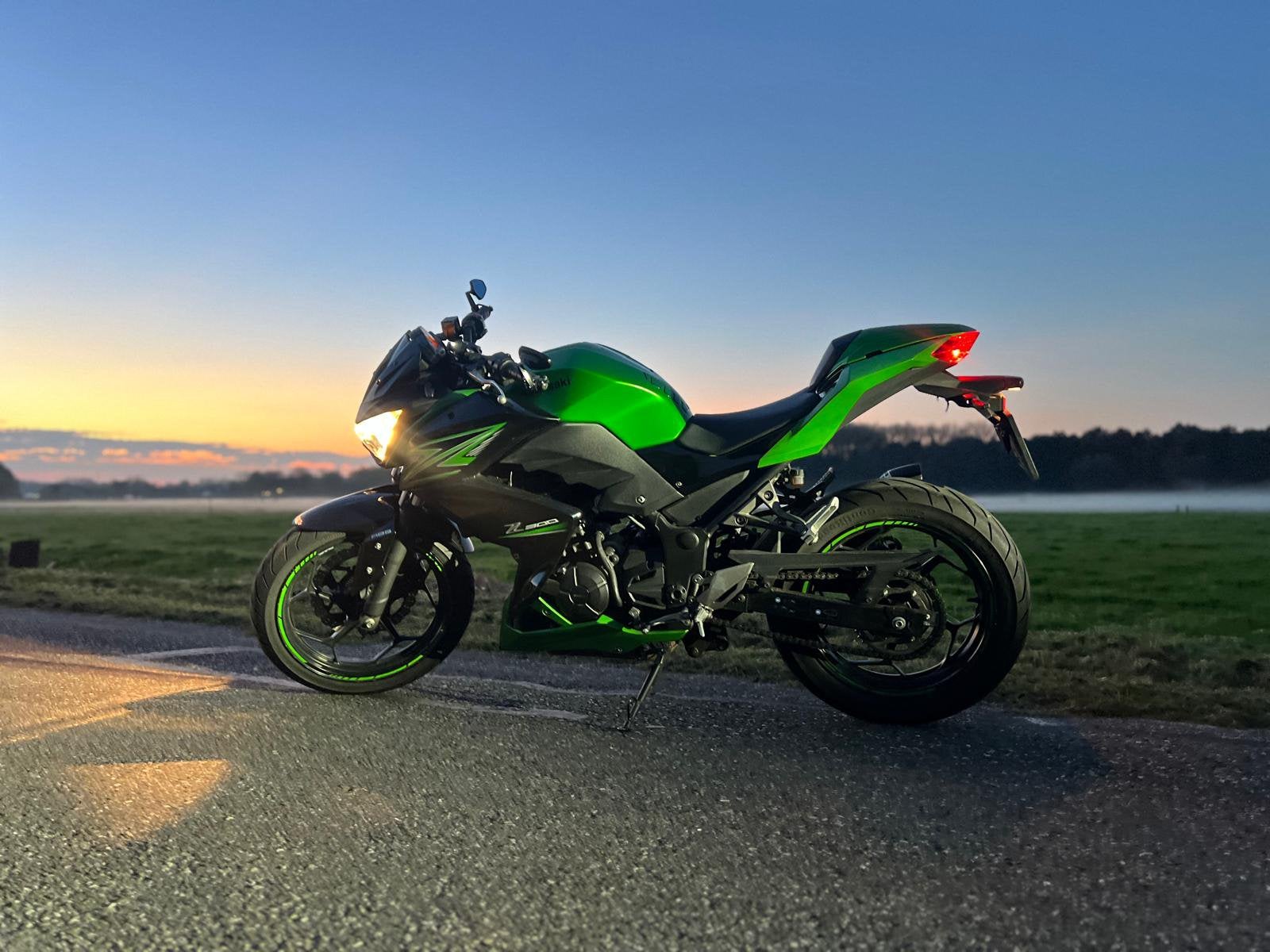 Kawasaki Z300 Akrapovic, Motoren, Ophalen