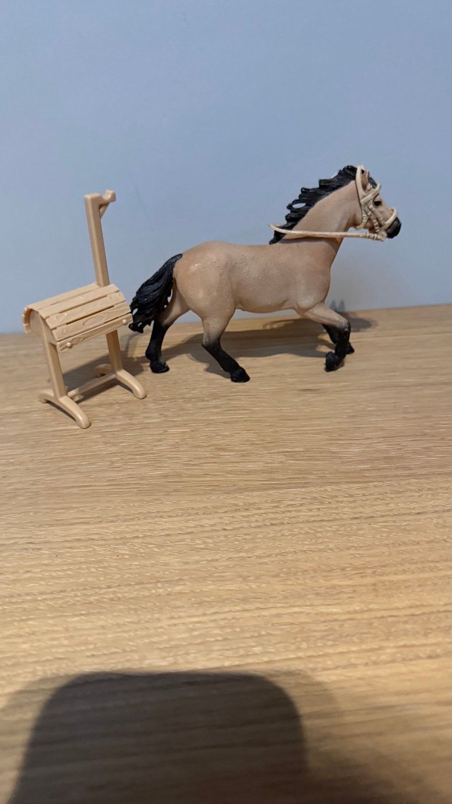 Schleich paard met zadelbok - Zo goed als nieuw, Ophalen, Zo goed als nieuw