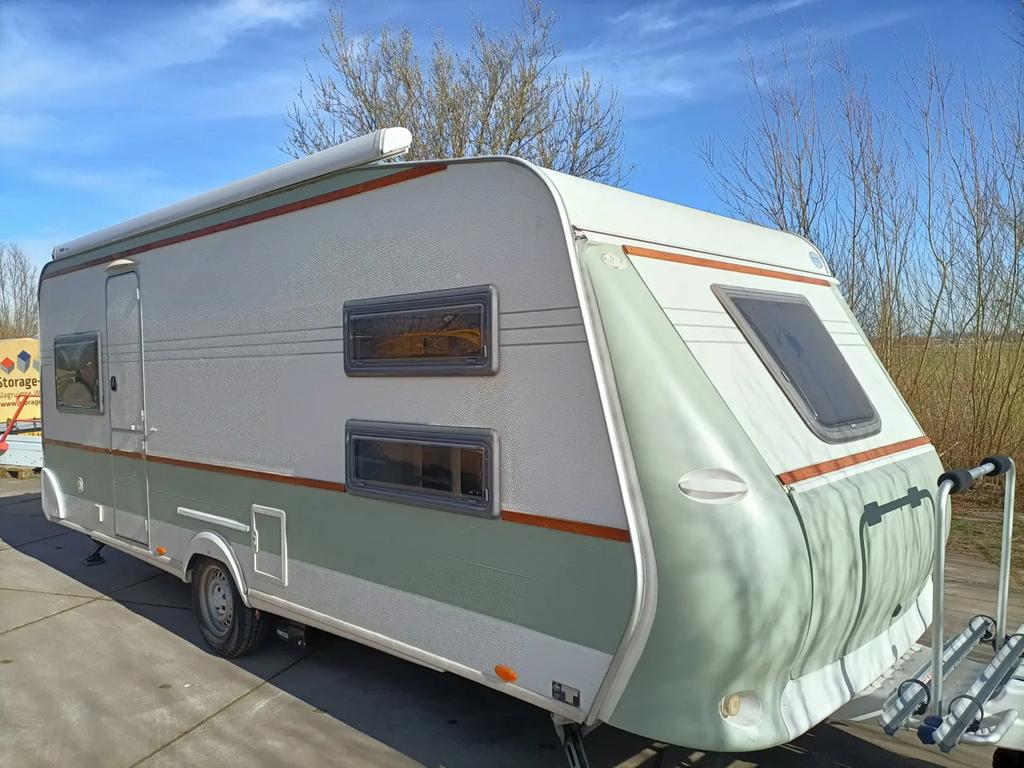 Hobby 560 met stapelbed, mover, luifel en voortent, Rondzit, Hobby, Koelkast, Particulier