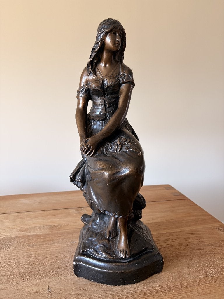 Auguste Moreau replica beeld van zittende vrouw, Ophalen, 20 - 50 cm, Overige materialen, Beeld