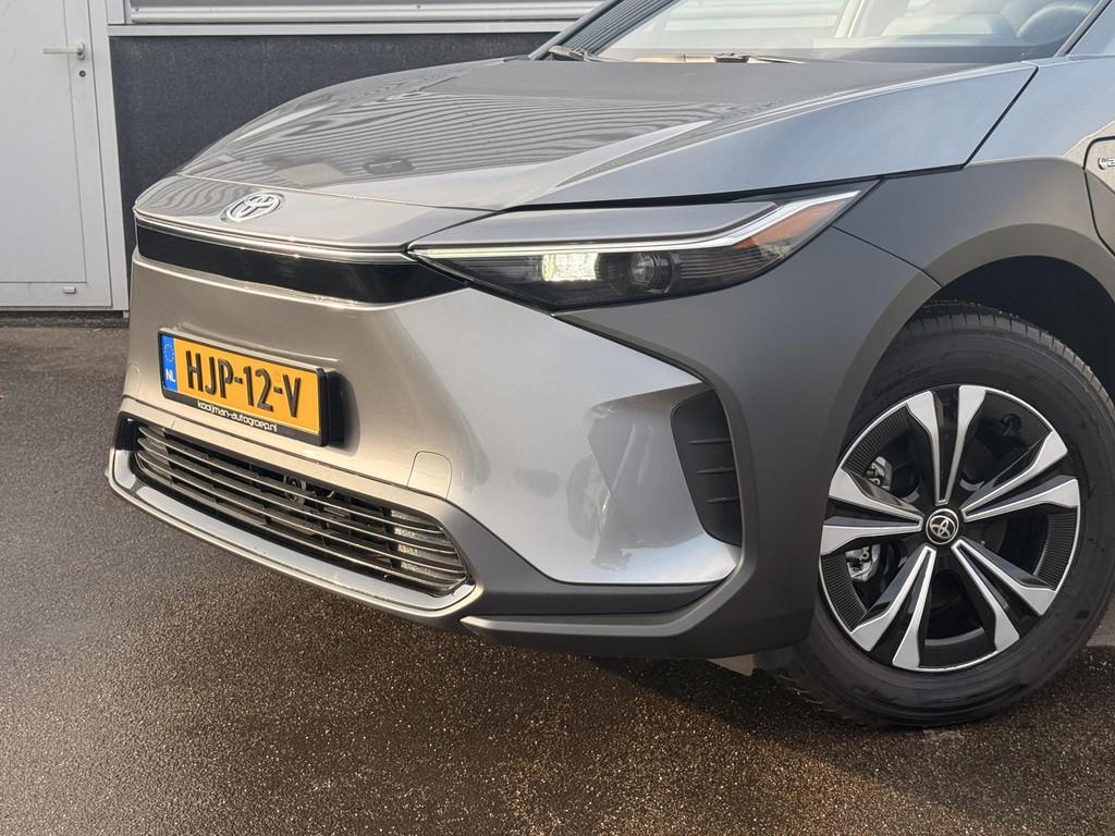 Toyota bZ4X Active 71 kWh Speciale PRIJS ! Nieuw 3km 27 maar, Stof, Gebruikt, 71 kWh, Origineel Nederlands