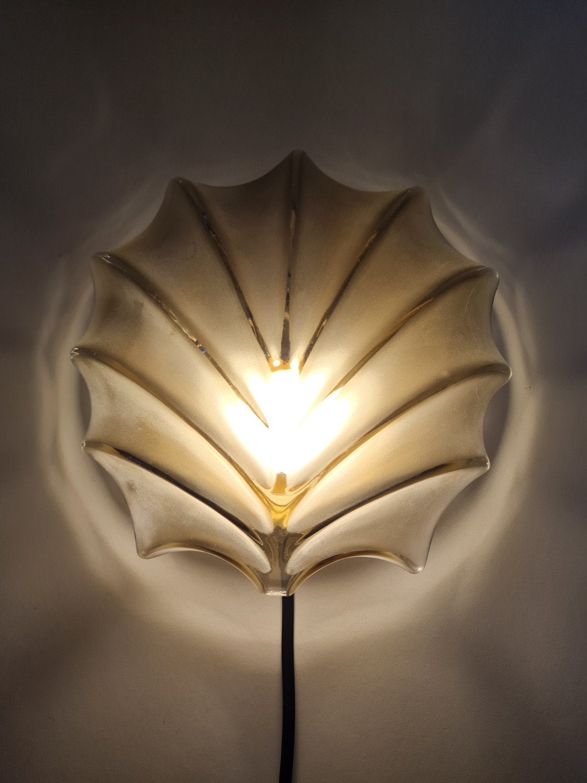 Vintage Hillebrand Schelpvormige Wandlamp - Jaren '70, Ophalen of Verzenden, Gebruikt, Glas