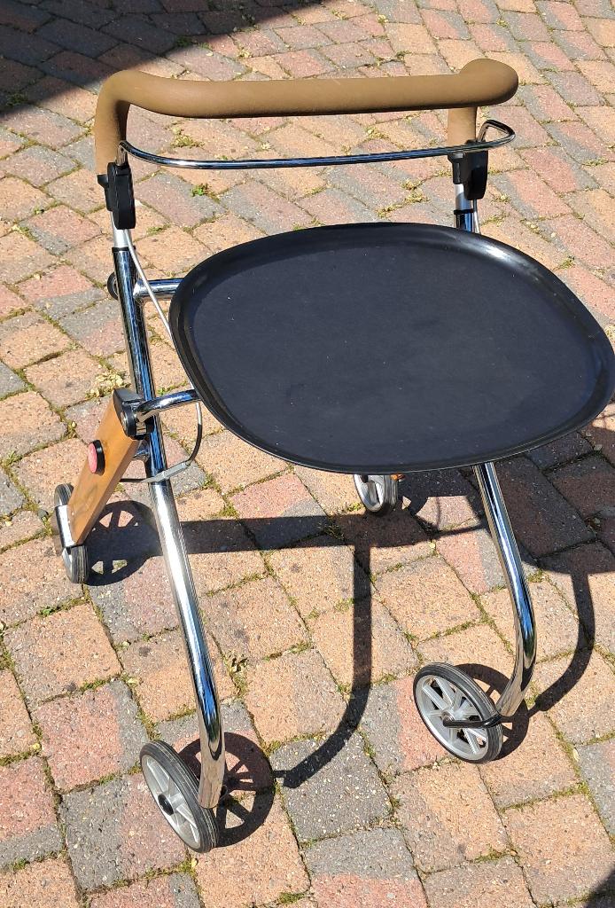 Trust huisrollator (twee beschikbaar), Ophalen, Lichtgewicht, Zo goed als nieuw
