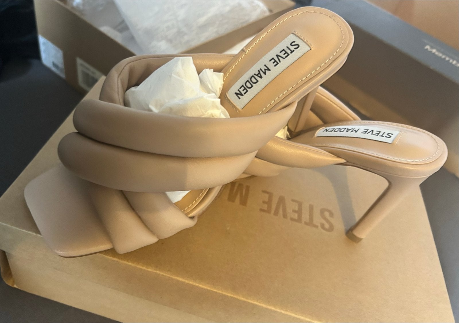 Steve Madden Sandalen En Slippers met hak - Nieuw in doos, Kleding | Dames, Ophalen of Verzenden, Nieuw, Beige, Sandalen of Muiltjes