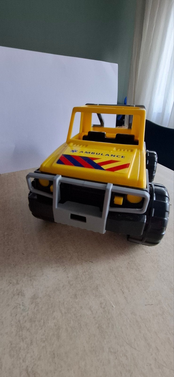 Gele ambulance jeep speelgoedauto, Ophalen of Verzenden, Gebruikt