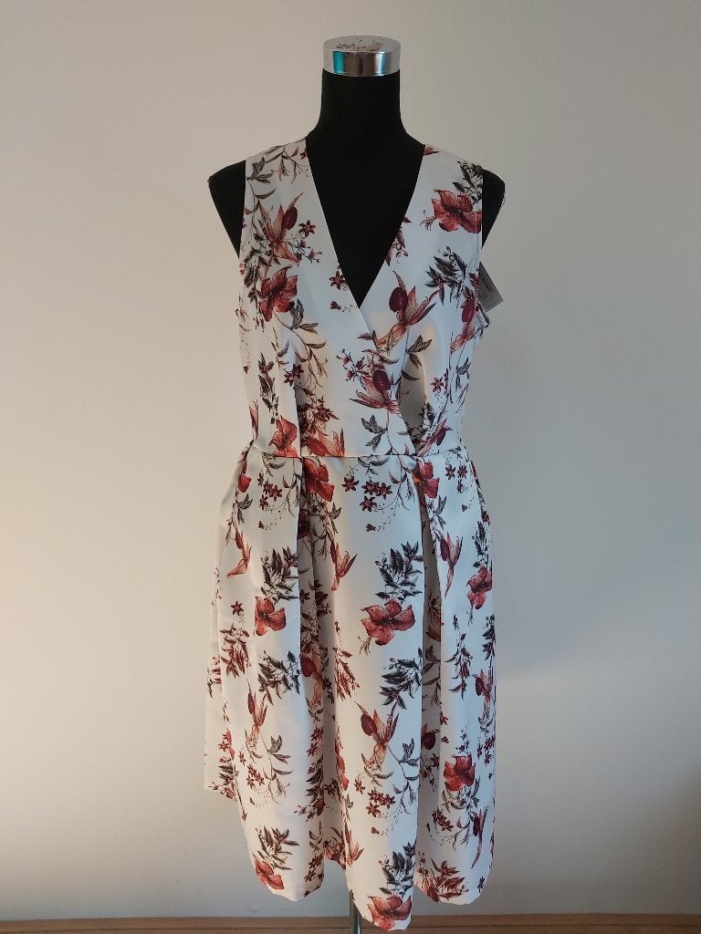 J139 - Nieuwe Closet London jurk valt als Ned maat 40 (1), Kleding | Dames, Jurken, Ophalen of Verzenden, Nieuw, Maat 38/40 (M)