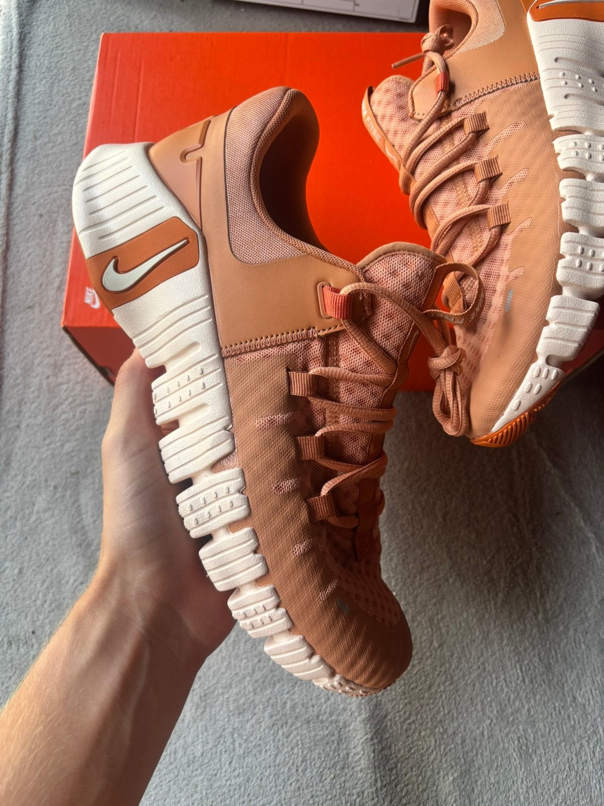 Nike free metcon 5 orange - maat 44,5 - nieuw, J, Overige kleuren, Sportschoenen, Nieuw