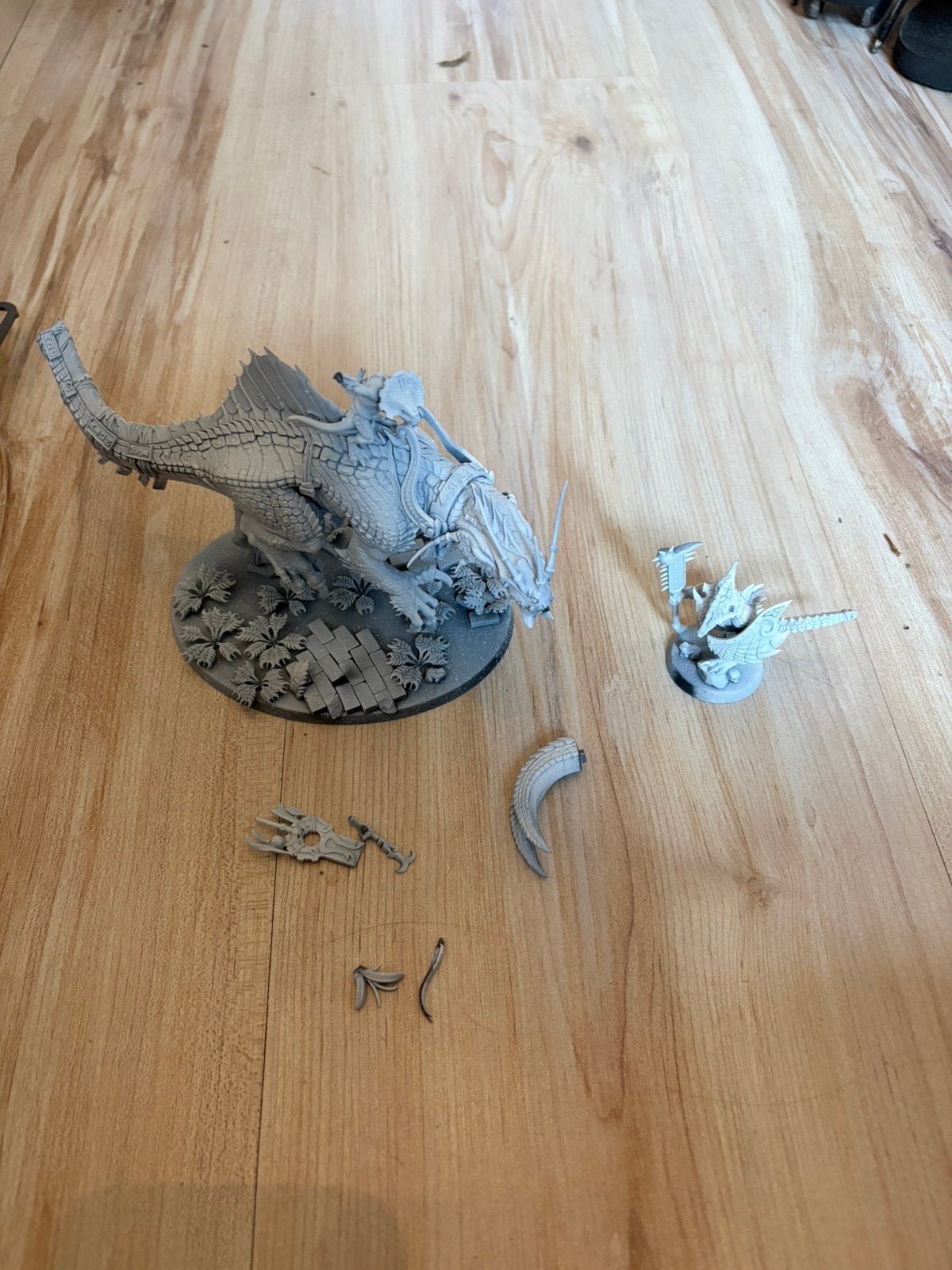 Warhammer age of sigmar seraphon carnosaur / troglodon, Hobby en Vrije tijd, Figuurtje(s), Warhammer, Ophalen of Verzenden, Zo goed als nieuw