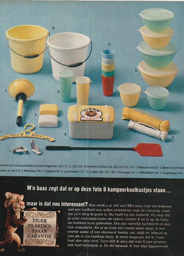Retro reclame 1966 Tiger Plastic emmers bakjes voor camping, Verzenden, Overige typen